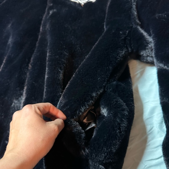 Forever 21 Black Faux Fur Jacket - Picture 4 of 11